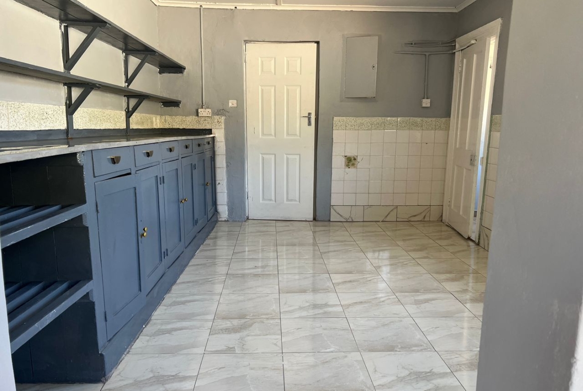 5 Bedroomed House in Hillside For Rental