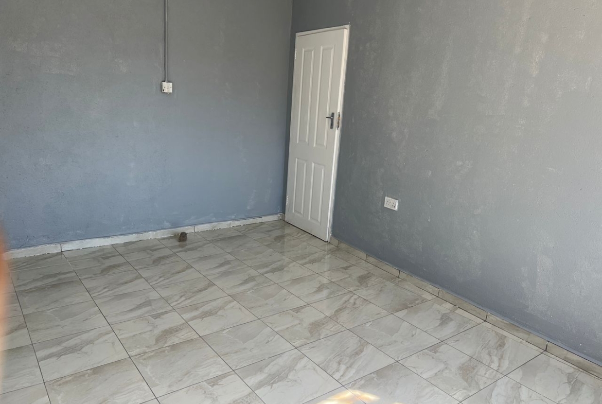 5 Bedroomed House in Hillside For Rental