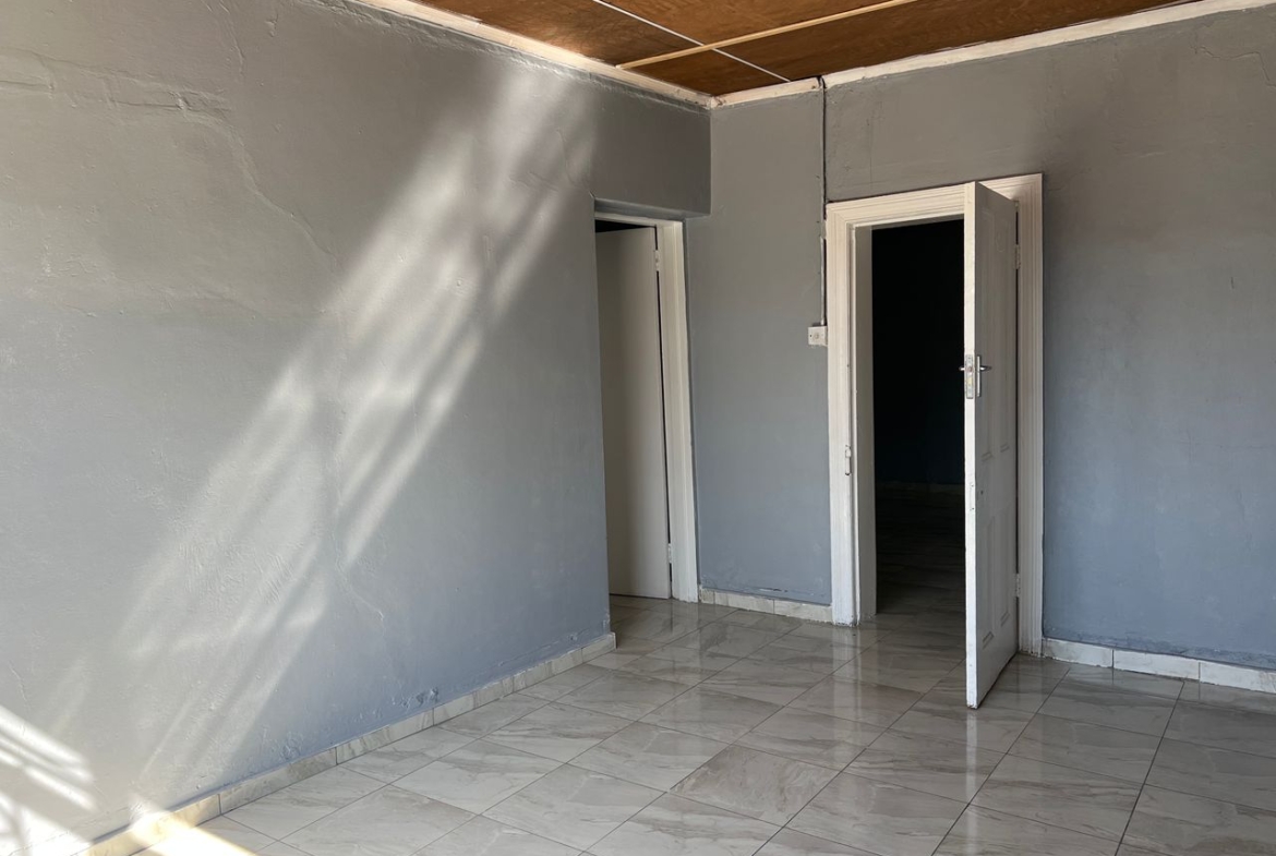5 Bedroomed House in Hillside For Rental