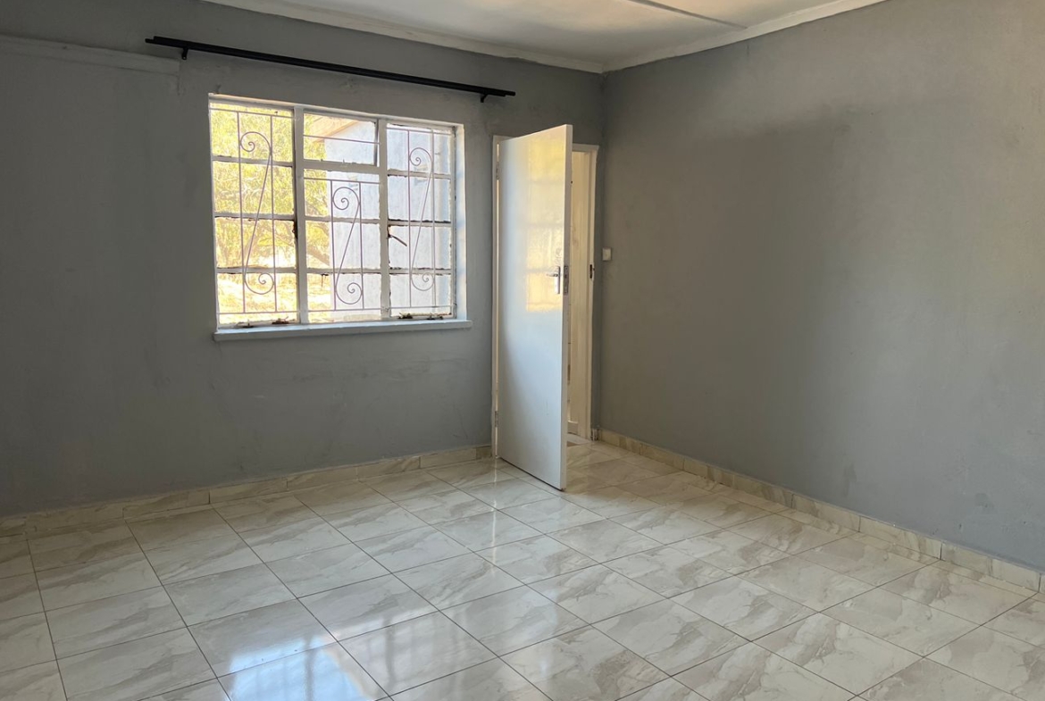 5 Bedroomed House in Hillside For Rental