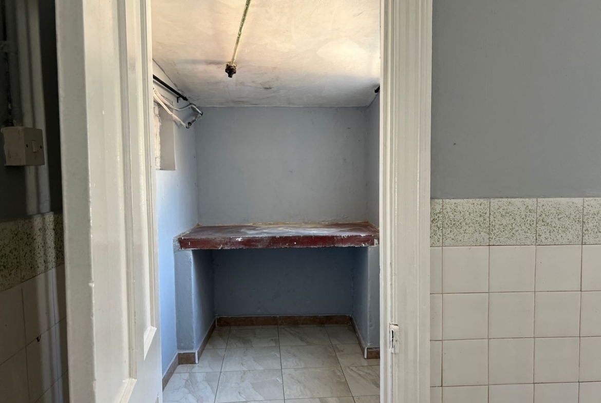 5 Bedroomed House in Hillside For Rental