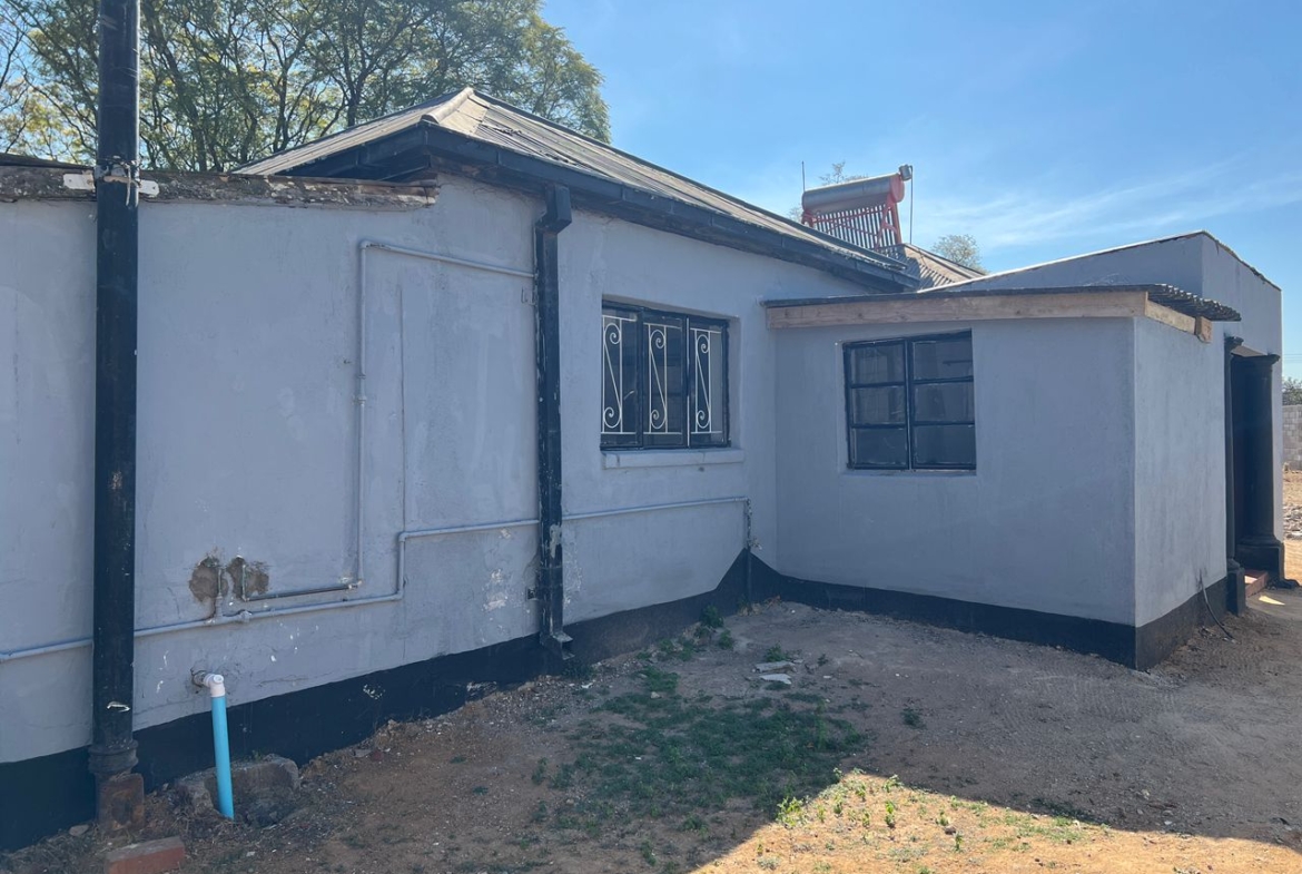 5 Bedroomed House in Hillside For Rental