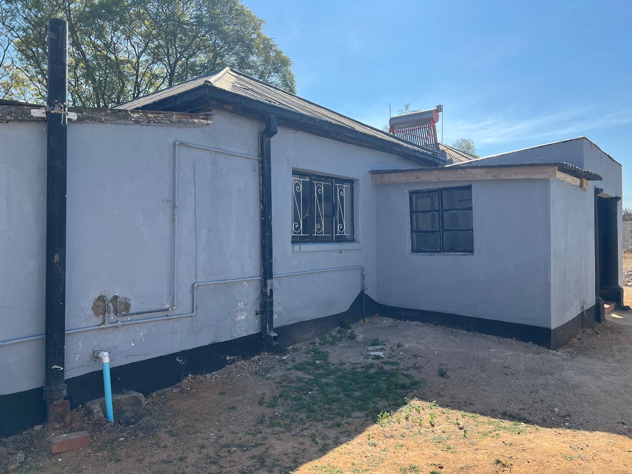 5 Bedroomed House in Hillside For Rental