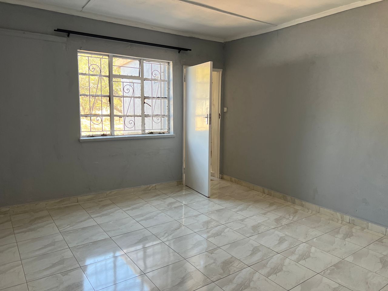 5 Bedroomed House in Hillside For Rental