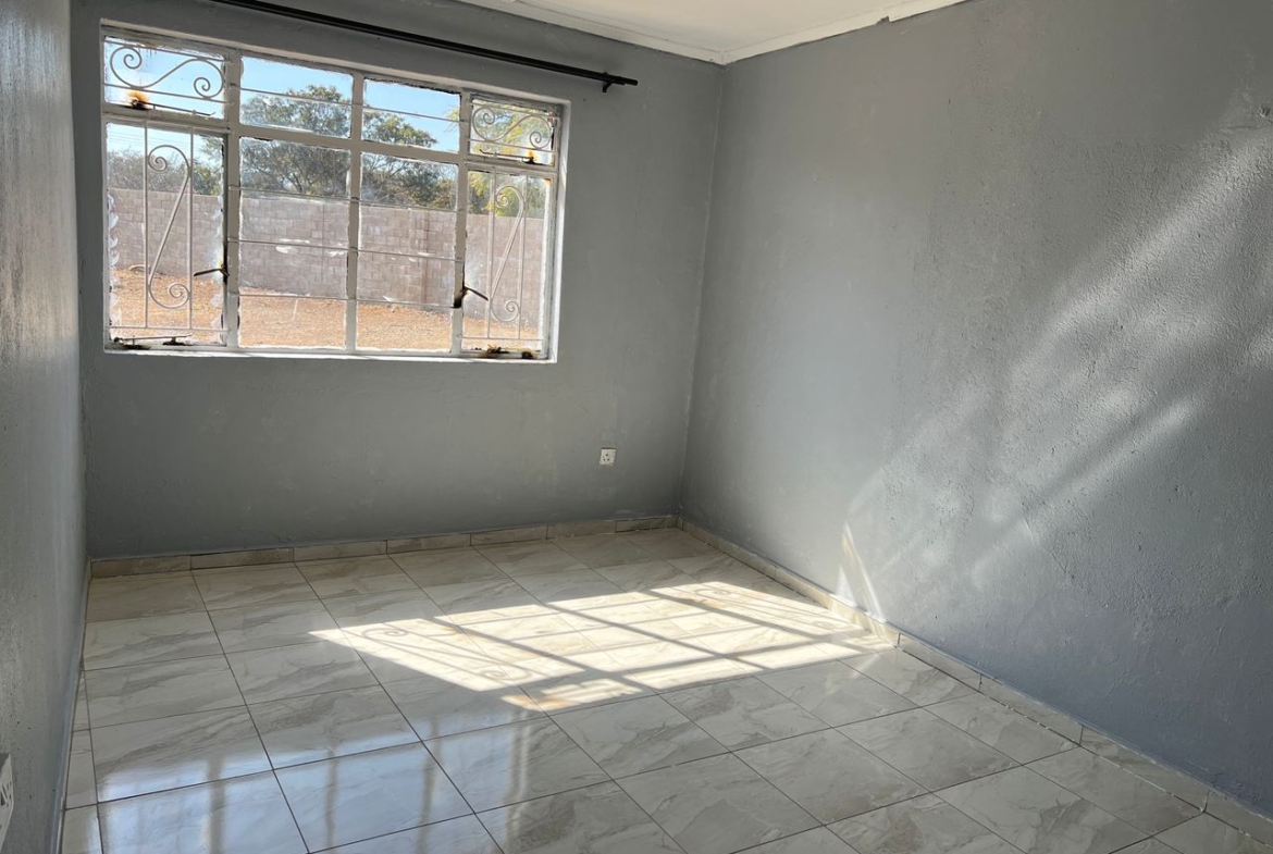 5 Bedroomed House in Hillside For Rental