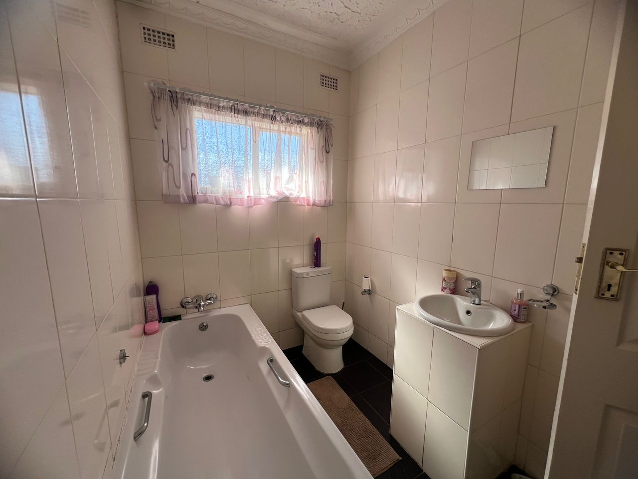 2 Bedroomed Fully Furnished Cottage in Hillside For Rental