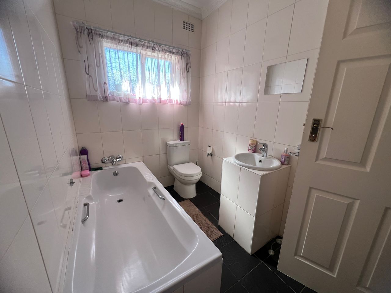 2 Bedroomed Fully Furnished Cottage in Hillside For Rental