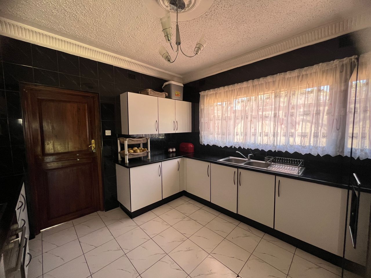2 Bedroomed Fully Furnished Cottage in Hillside For Rental