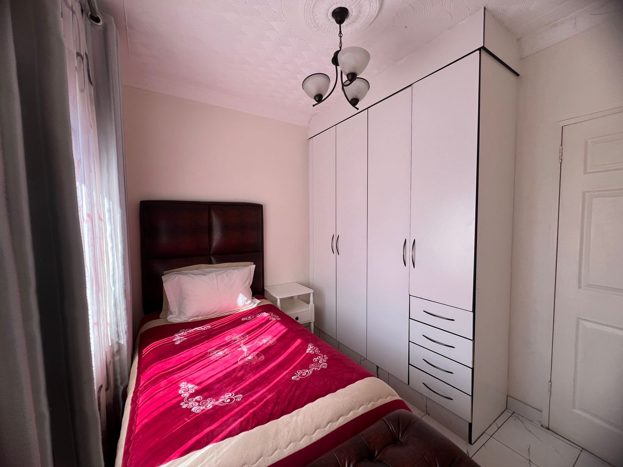 2 Bedroomed Fully Furnished Cottage in Hillside For Rental