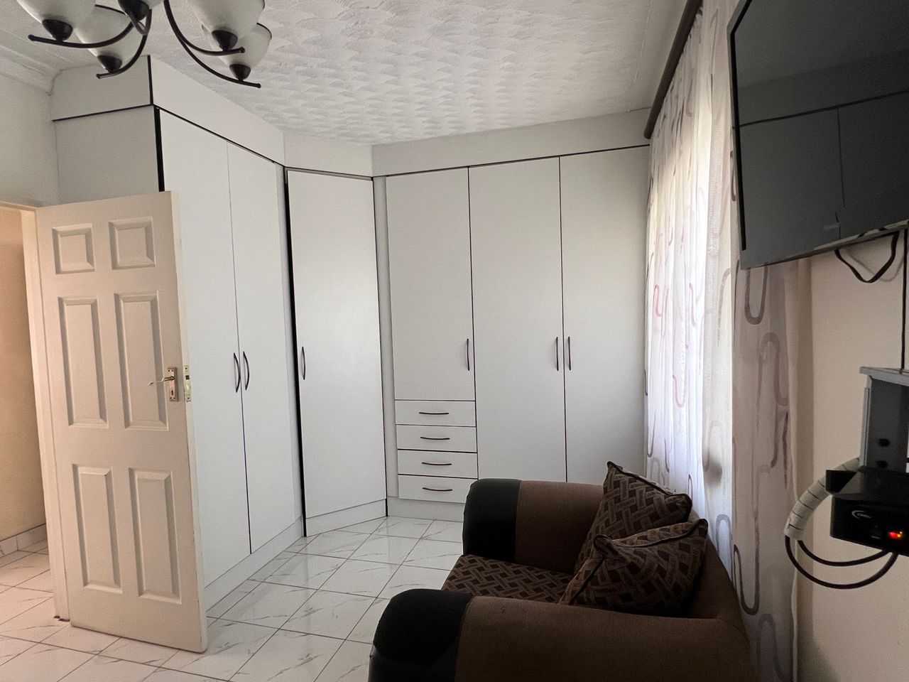 2 Bedroomed Fully Furnished Cottage in Hillside For Rental