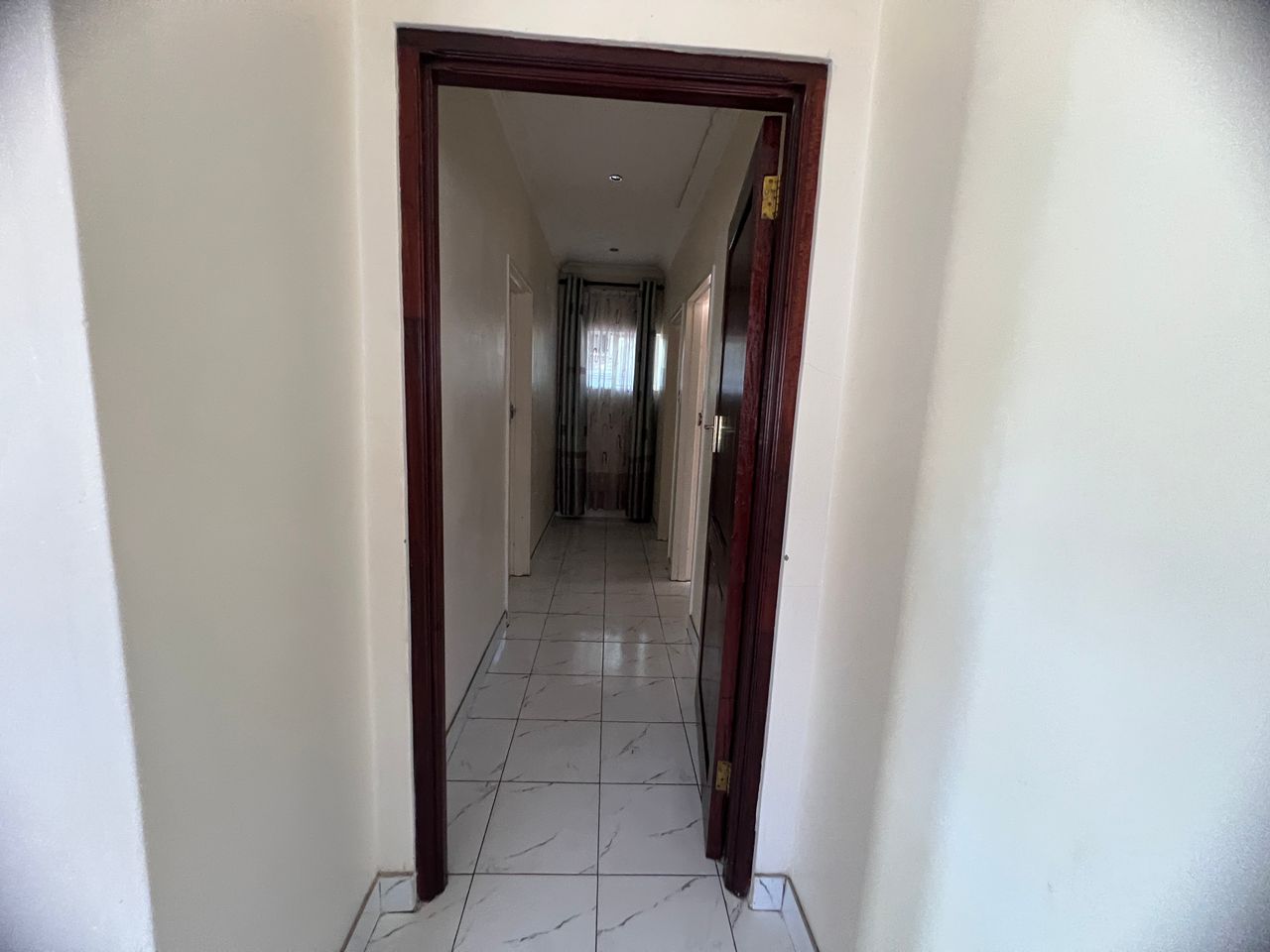 2 Bedroomed Fully Furnished Cottage in Hillside For Rental