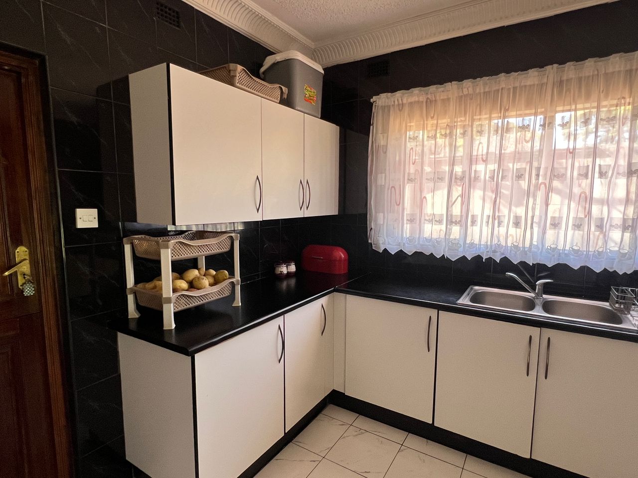 2 Bedroomed Fully Furnished Cottage in Hillside For Rental