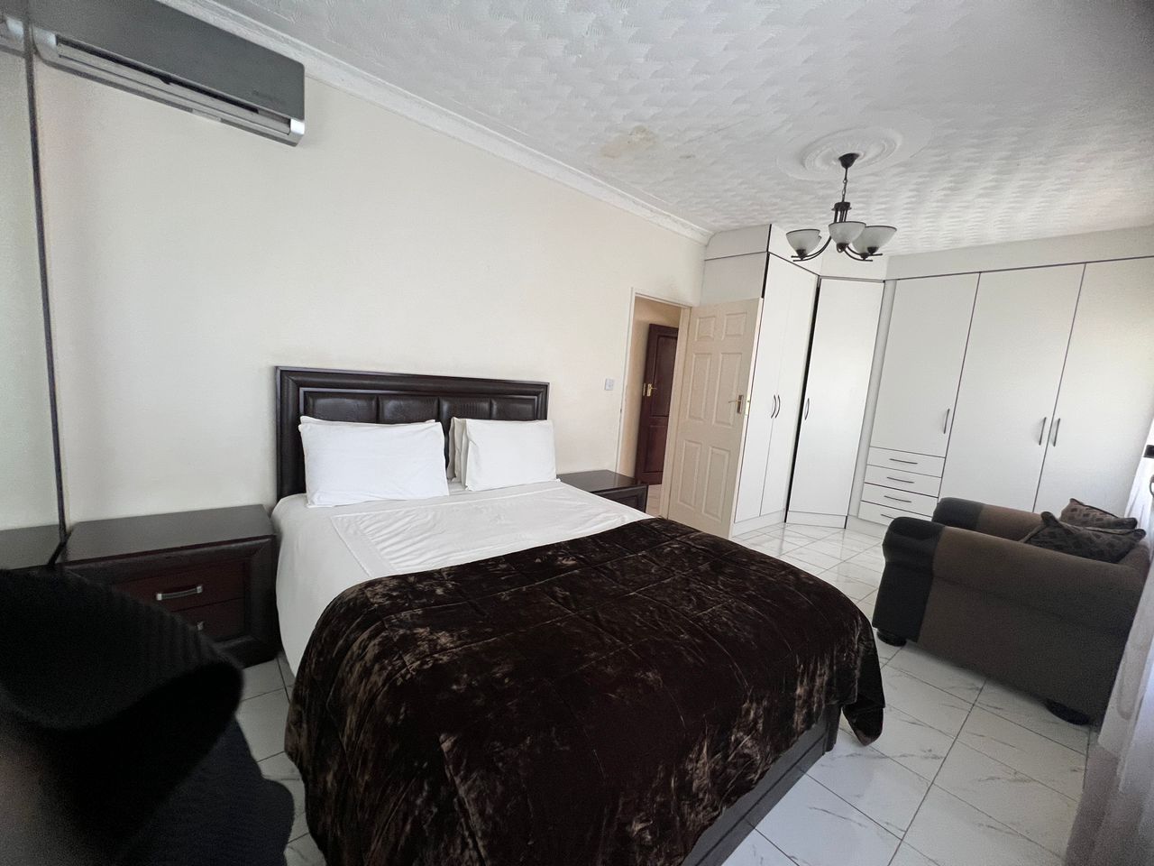 2 Bedroomed Fully Furnished Cottage in Hillside For Rental