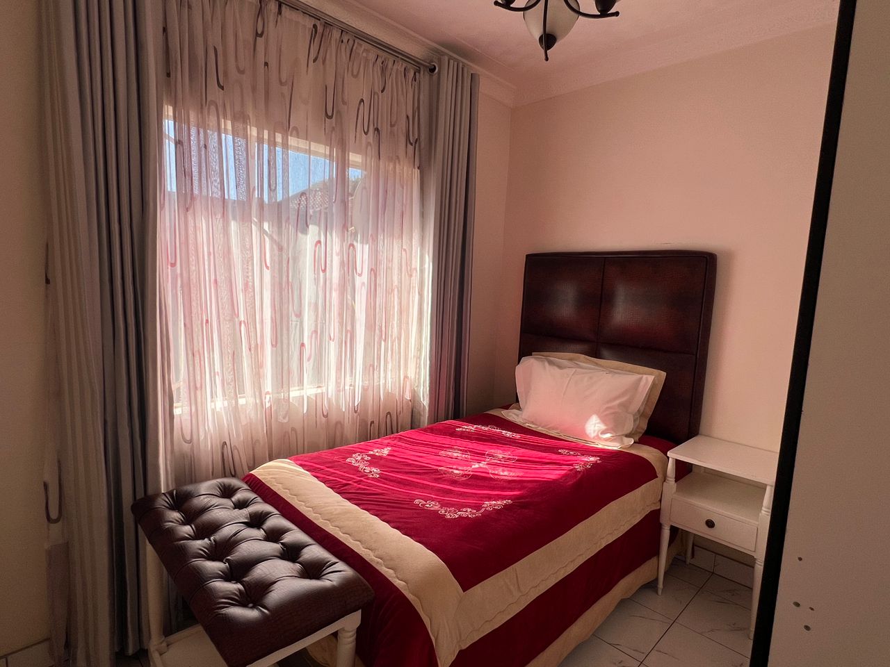 2 Bedroomed Fully Furnished Cottage in Hillside For Rental