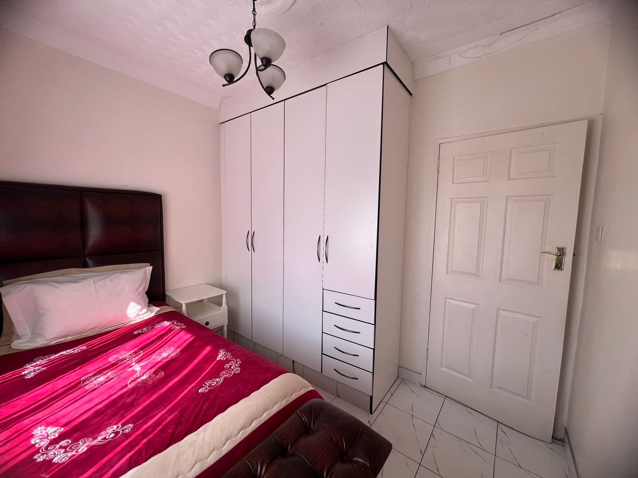 2 Bedroomed Fully Furnished Cottage in Hillside For Rental