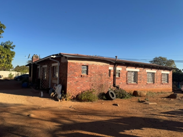 3 Bedroomed house in Bellevue set on 2500SQM Stand for sale