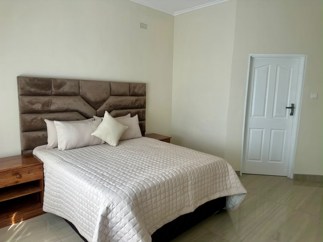 WhatsApp Image 2026-07-17 at 14.52.45 (3) Woodville Fully Furnished Townhouse To Rent