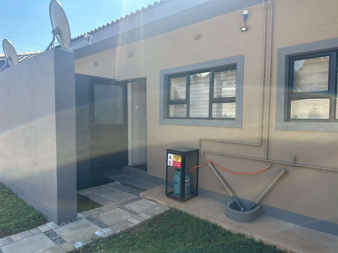 WhatsApp Image 2026-07-17 at 14.52.46 (1) Woodville Fully Furnished Townhouse To Rent