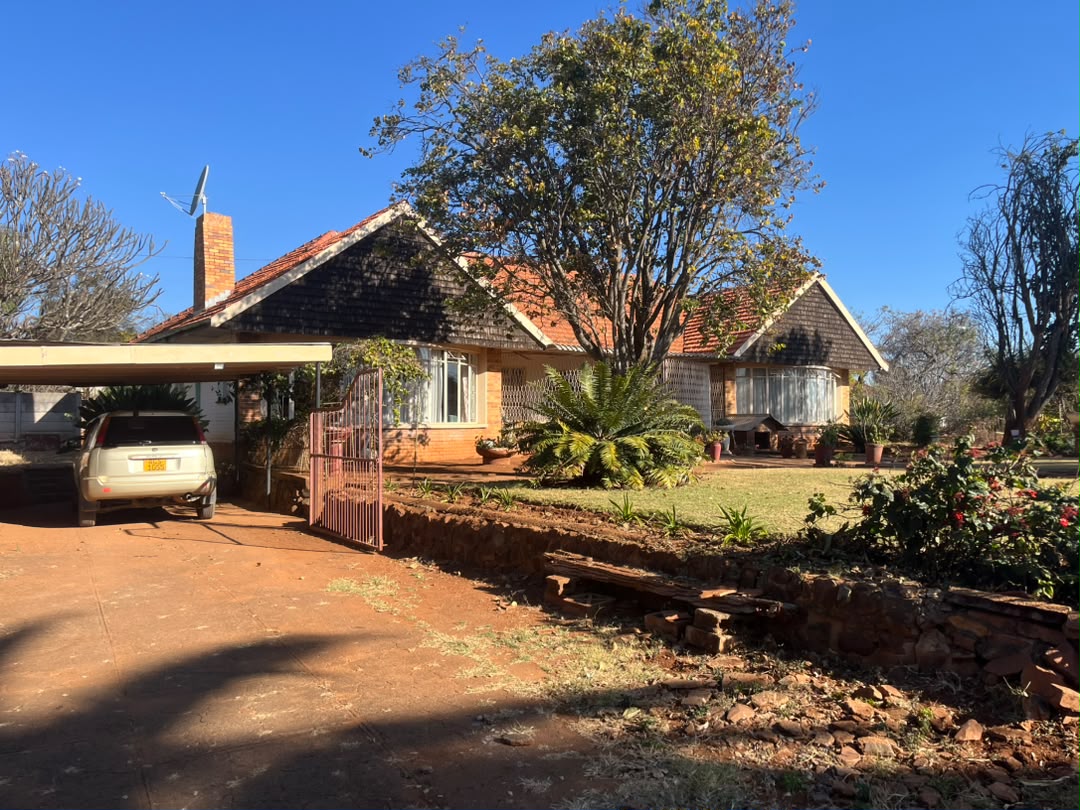 WhatsApp Image 2026-07-21 at 09.12.11 3 Bedroomed house in Newton West for sale