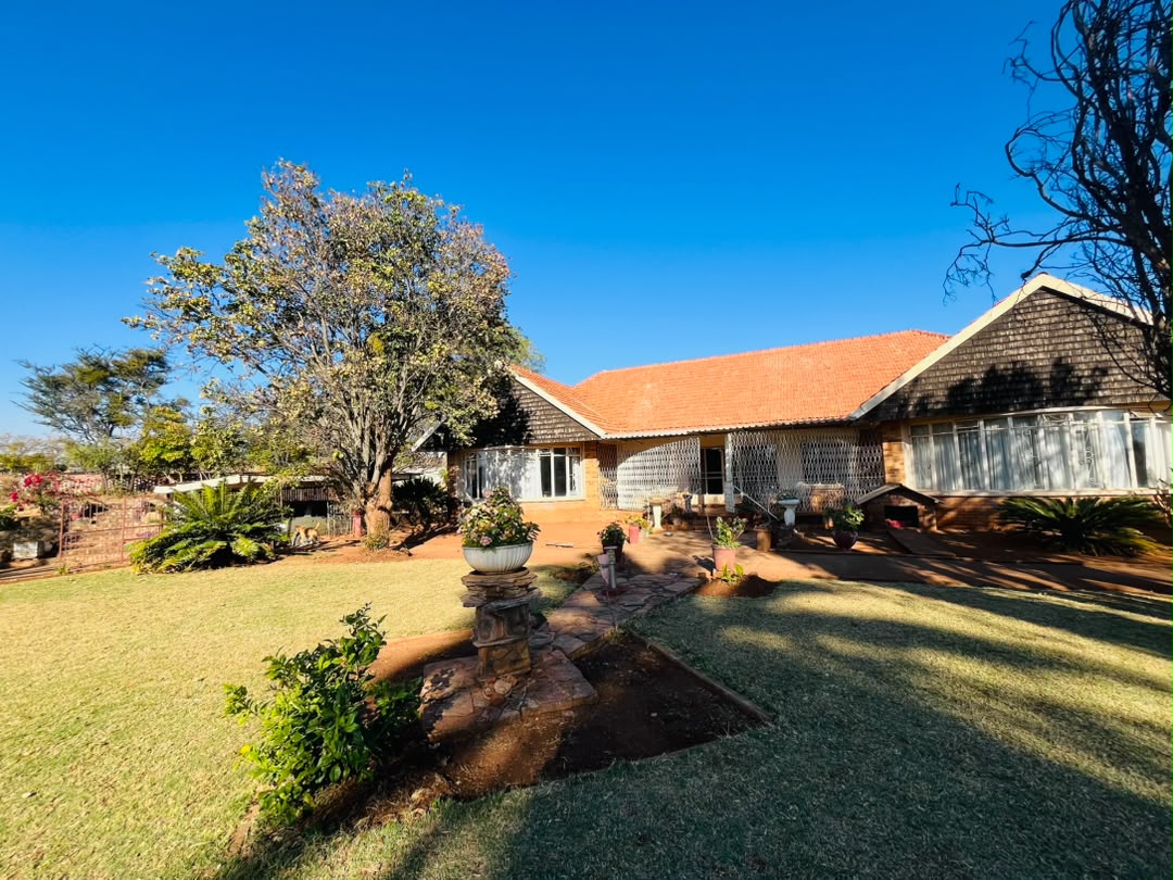 WhatsApp Image 2026-07-21 at 09.12.12 3 Bedroomed house in Newton West for sale