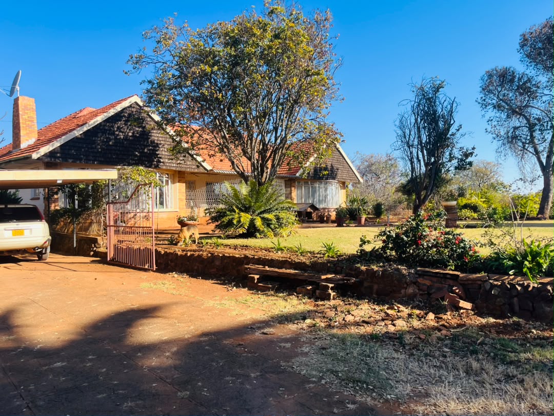 WhatsApp Image 2026-07-21 at 09.12.14 3 Bedroomed house in Newton West for sale