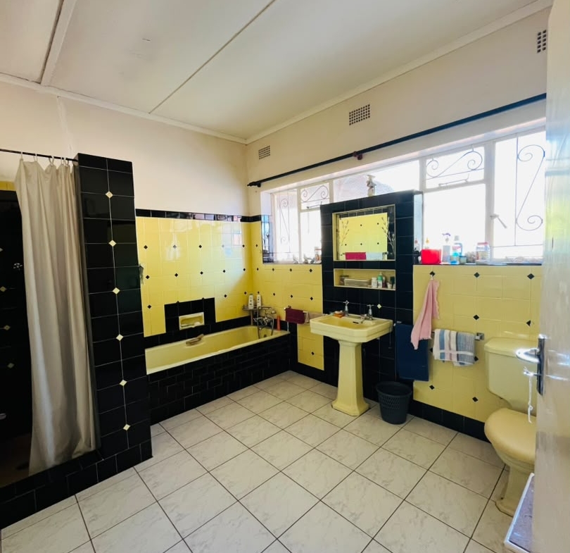 3 Bedroomed house in Newton West for sale