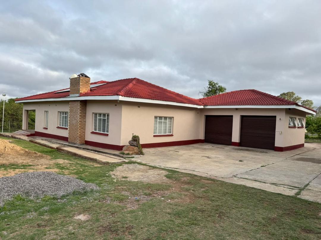 WhatsApp Image 2026-08-07 at 15.35.30 (2) 4 Bedroom House in Burnside For Sale