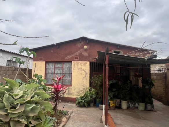 4 Bedroom House in Cowdray Park For Sale