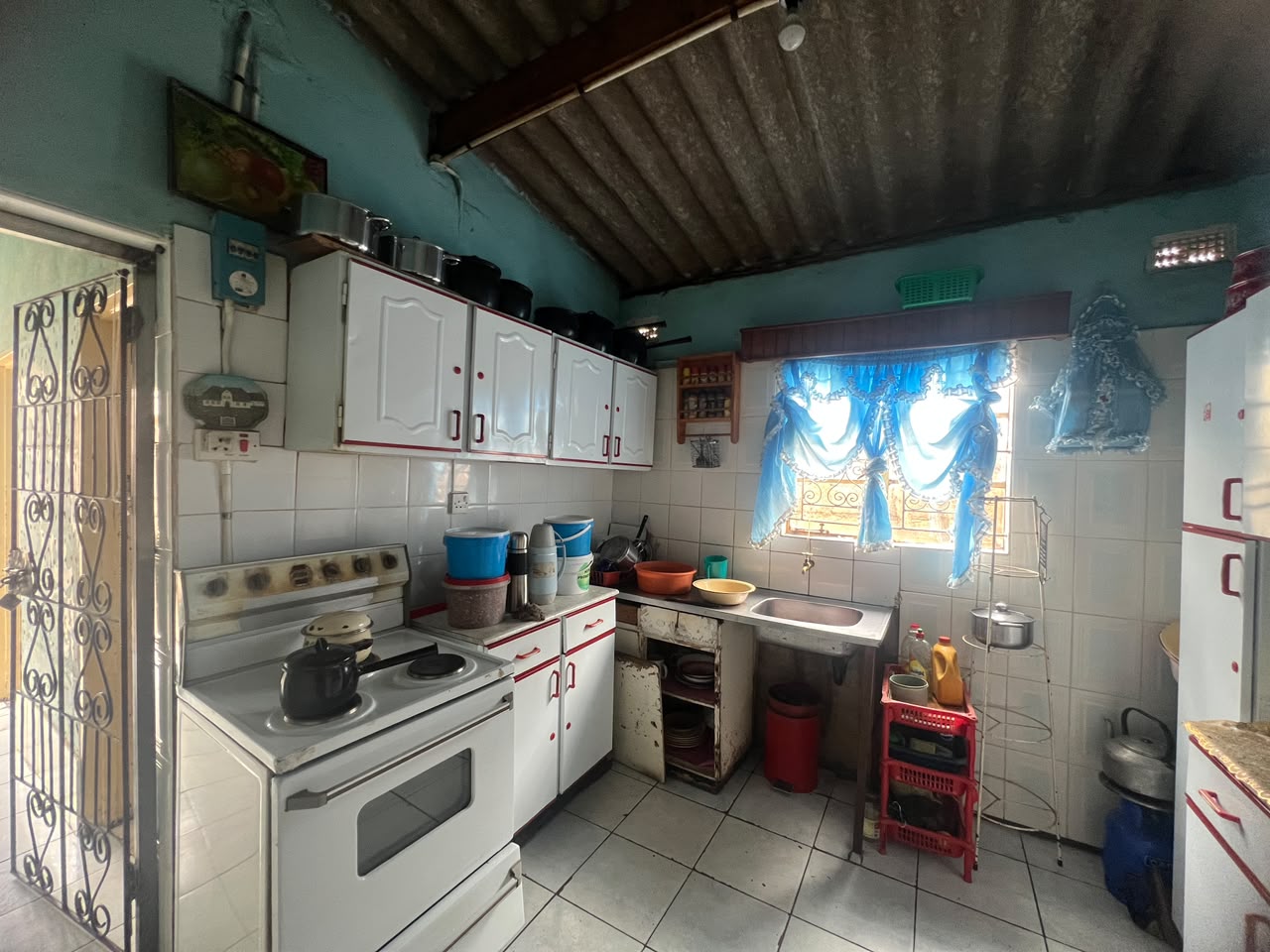 WhatsApp Image 2026-08-14 at 13.00.31 4 Bedroom House in Cowdray Park For Sale