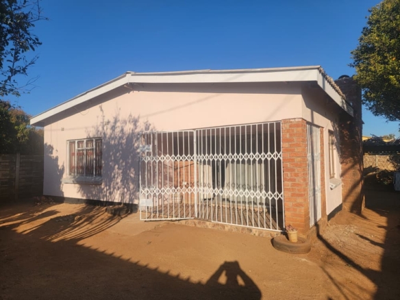 3 Bedroom House in Nketa 9
