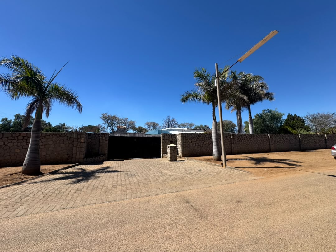 5 Bedroomed House in Hillside For Sale