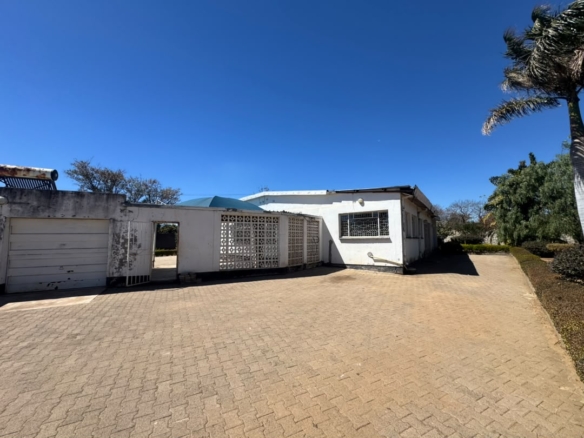 5 Bedroomed House in Hillside For Sale