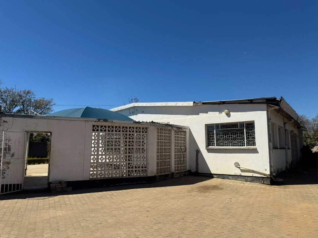 5 Bedroomed House in Hillside For Sale