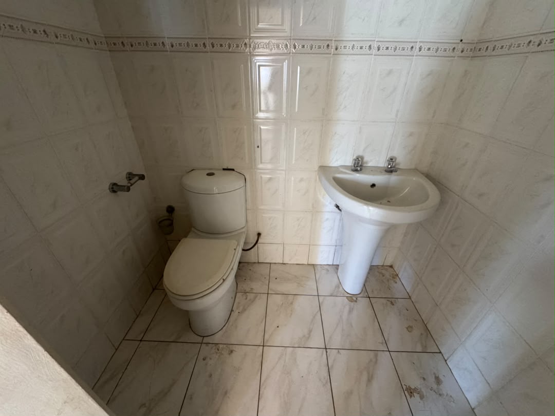 5 Bedroomed House in Hillside For Sale