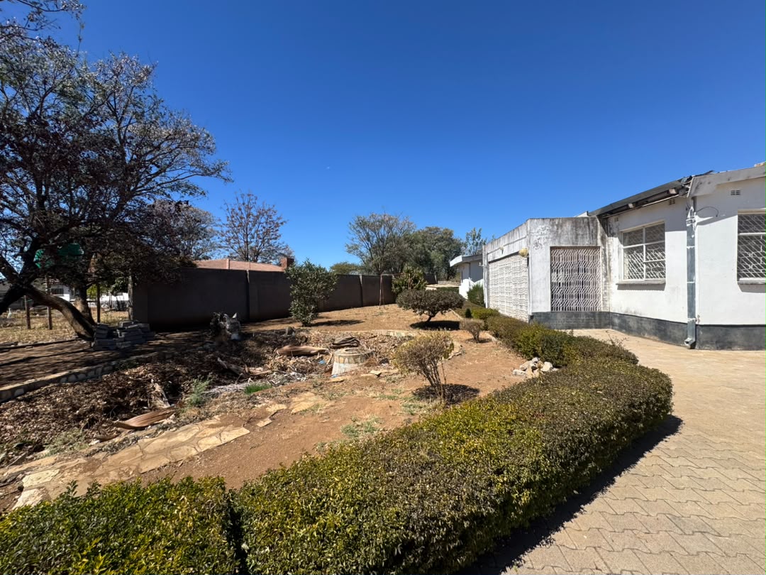 5 Bedroomed House in Hillside For Sale