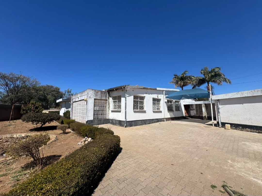 5 Bedroomed House in Hillside For Sale