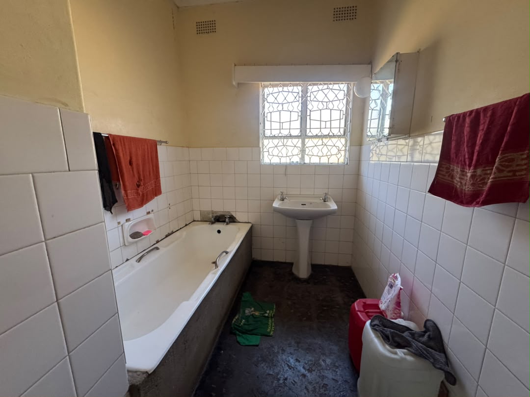 5 Bedroomed House in Hillside For Sale