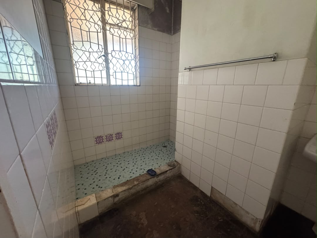 5 Bedroomed House in Hillside For Sale