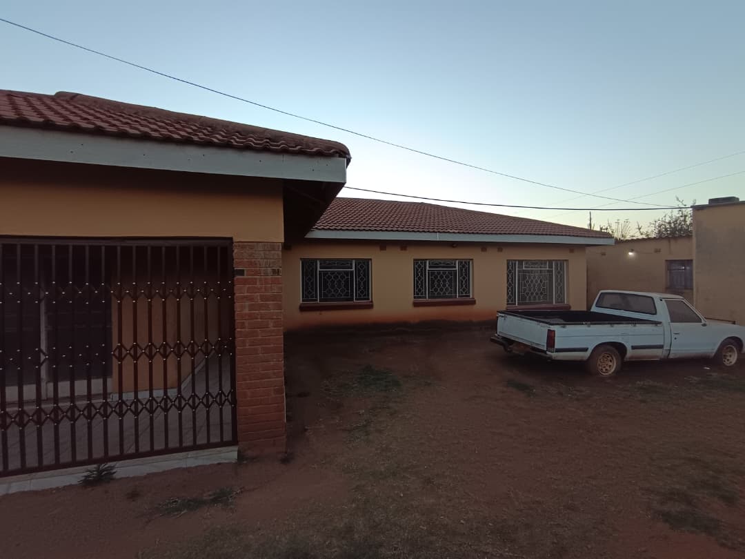 4 Bedroomed House in Mahatshula North To Rent