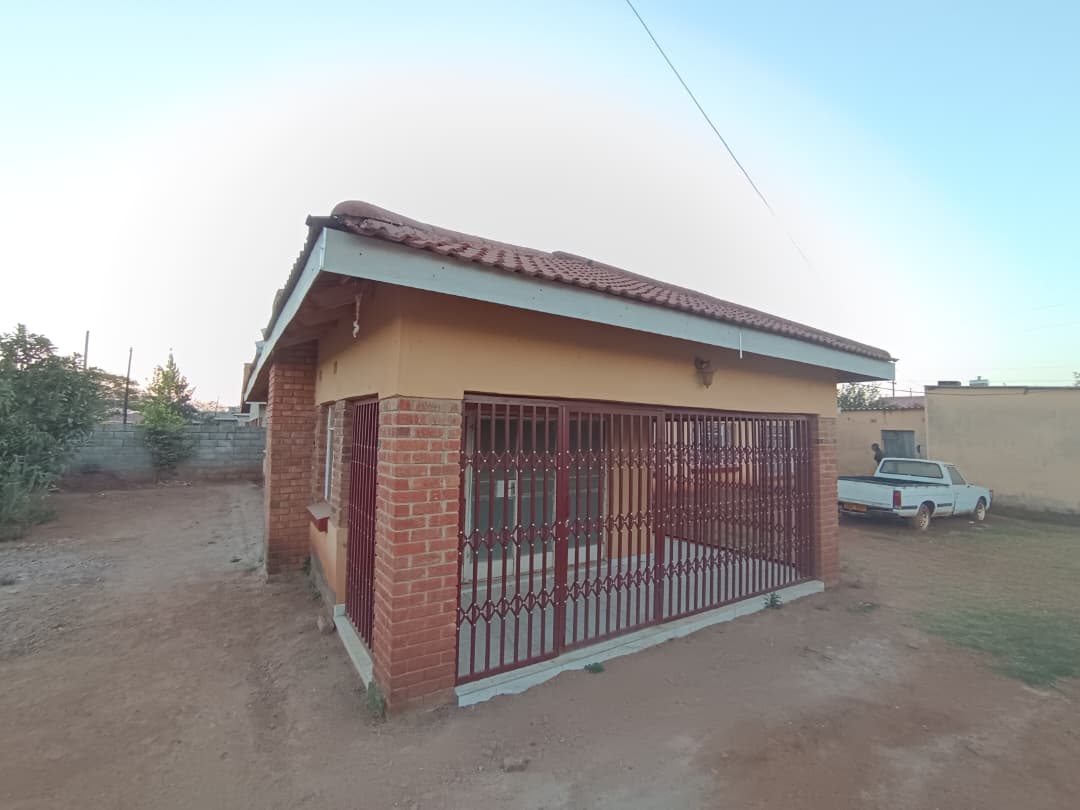 4 Bedroomed House in Mahatshula North To Rent