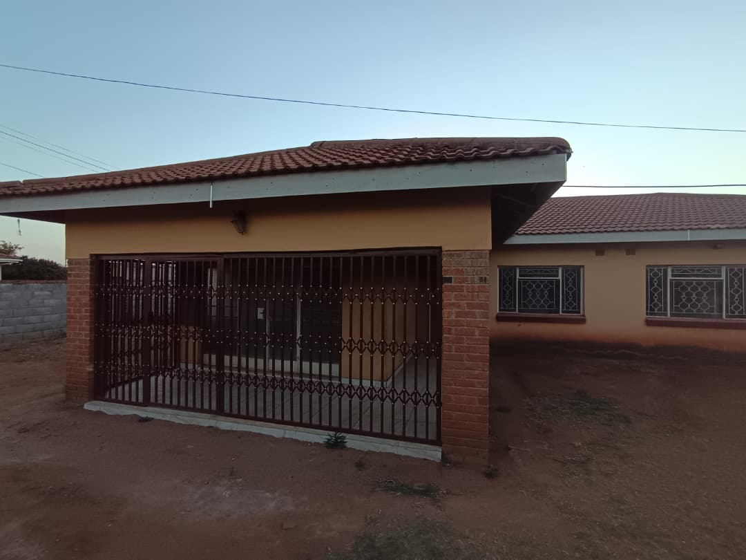 4 Bedroomed House in Mahatshula North To Rent