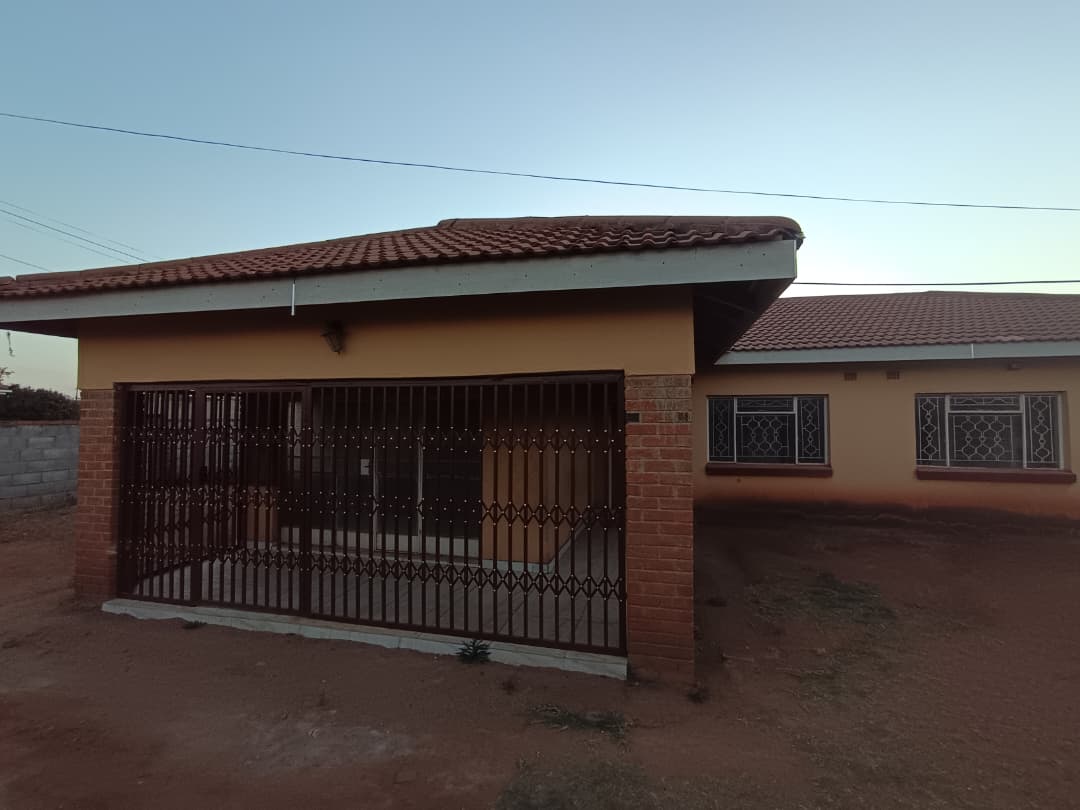 4 Bedroomed House in Mahatshula North To Rent