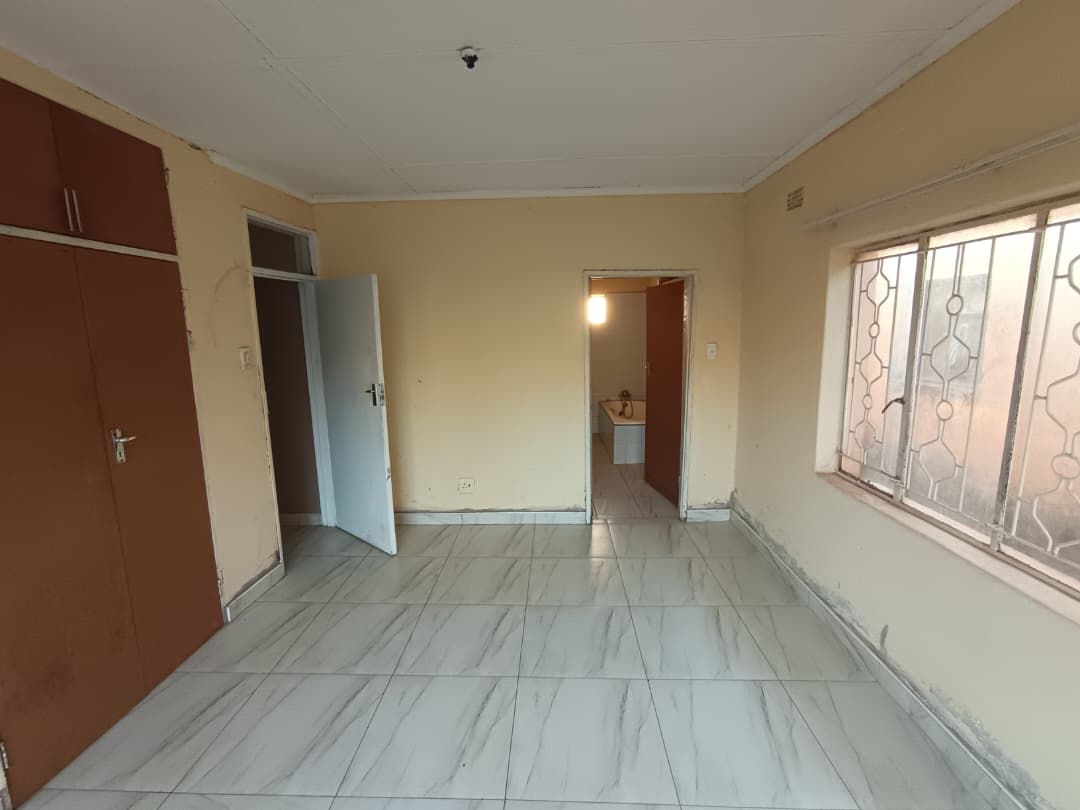 4 Bedroomed House in Mahatshula North To Rent