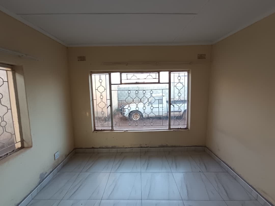 4 Bedroomed House in Mahatshula North To Rent