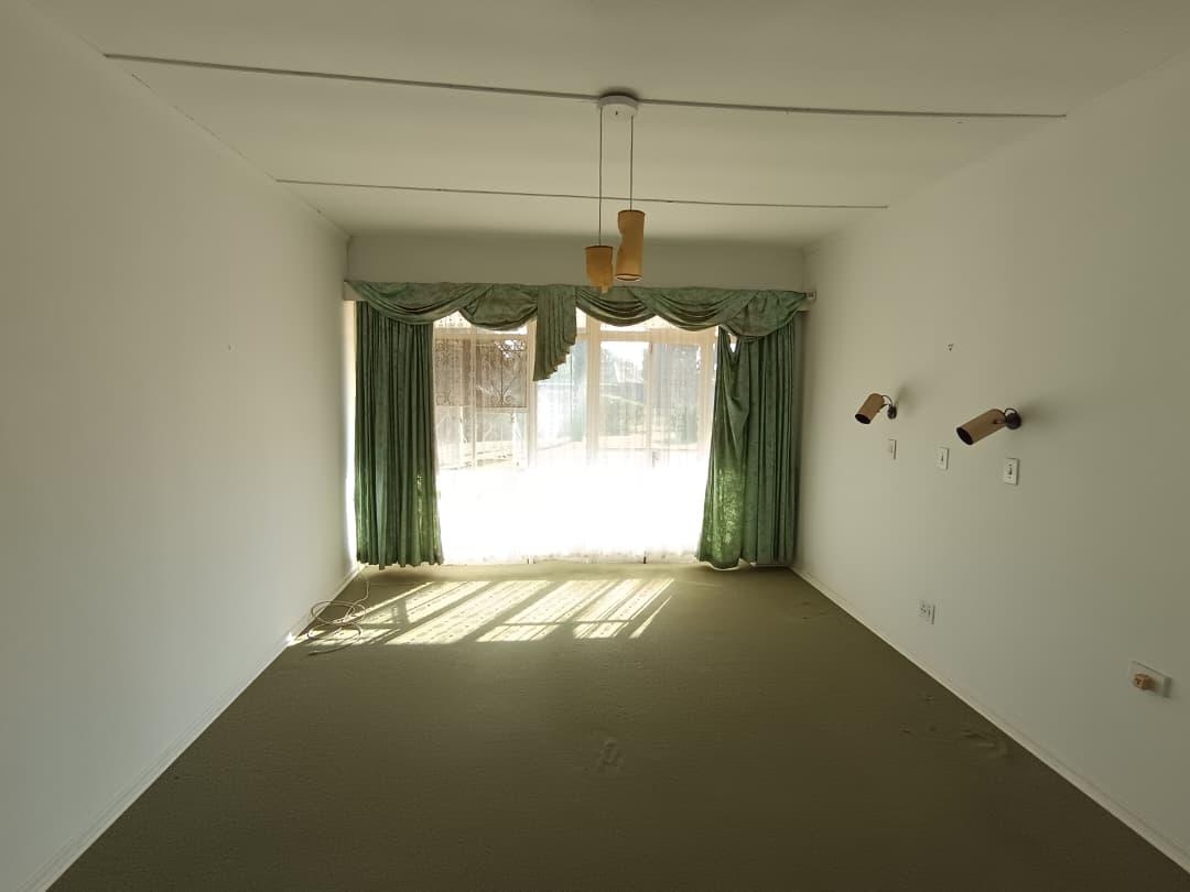 132421_gszanyqqf7 3 Bedroomed House in Hillside For Sale