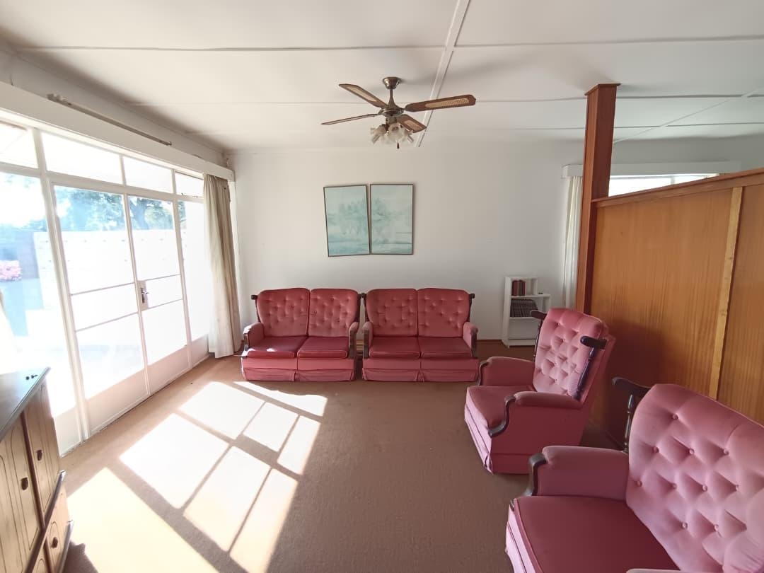 132421_i64oe4ej8n 3 Bedroomed House in Hillside For Sale