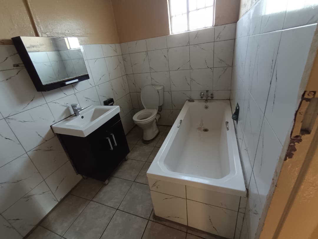 3 Bedroomed House in Lobengula West To Rent
