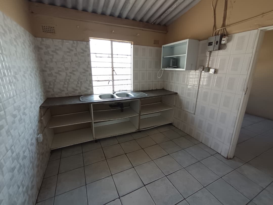3 Bedroomed House in Lobengula West To Rent