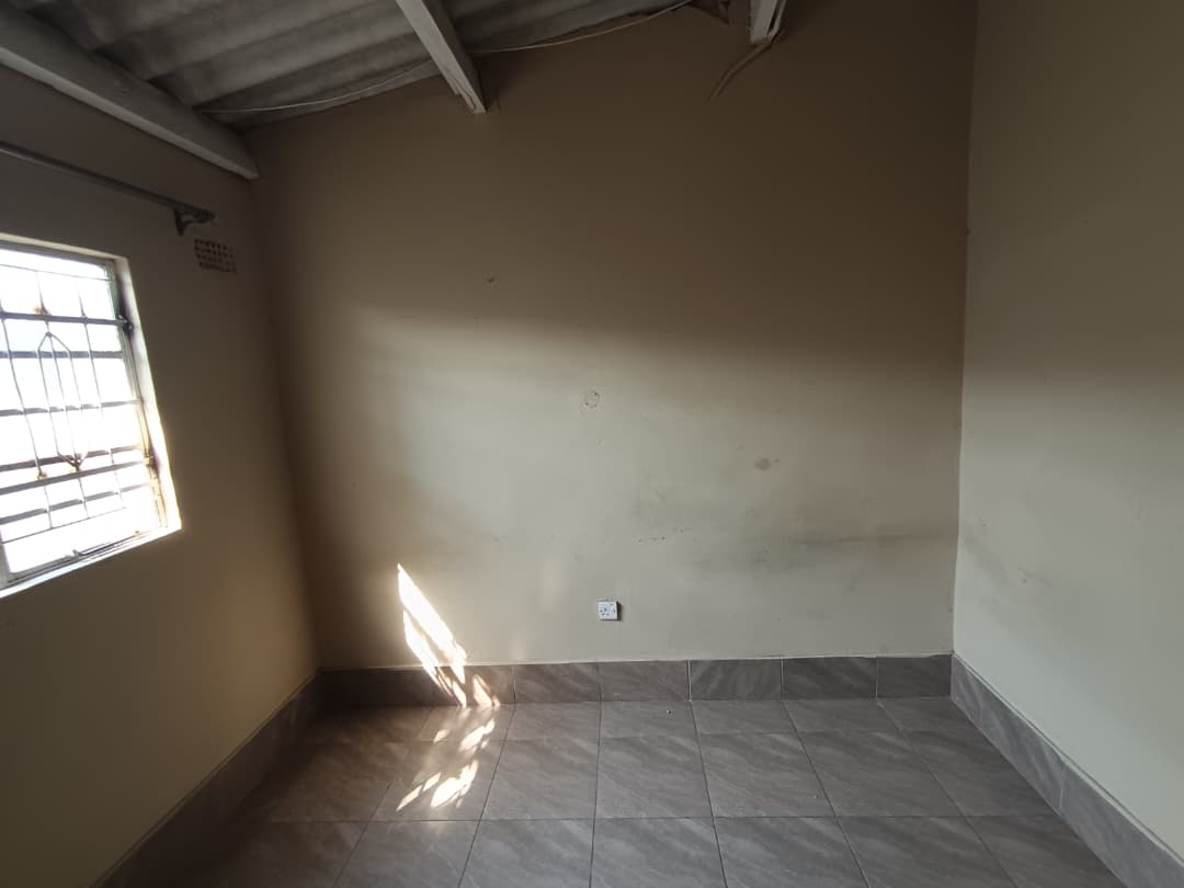 3 Bedroomed House in Lobengula West To Rent