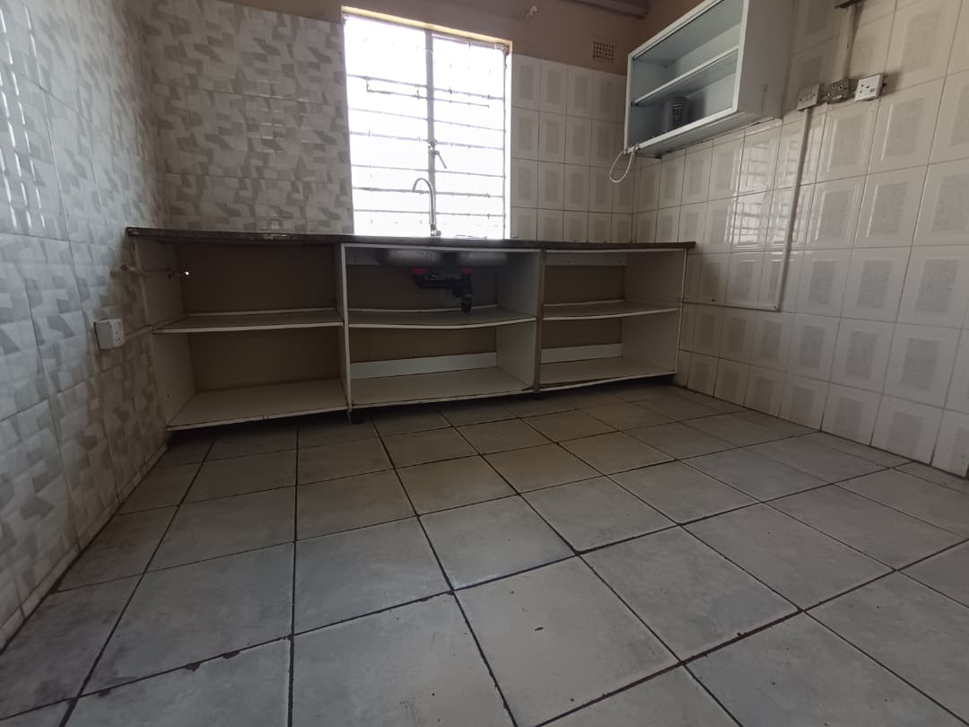 3 Bedroomed House in Lobengula West To Rent